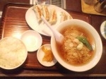 「餃子セット(細麺+餃子+半ライス)」@こだわりラーメン びっくりの写真