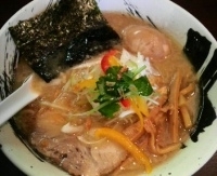 「旭川正油らーめん（普通）￥650+味玉（合言葉でサービス）」@北海豚骨麺屋 銀鈴の写真