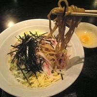 「フジヤマ油ソバ（並盛）+ナチュラルチーズ+生玉子」@三ツ矢堂製麺 高田馬場店の写真