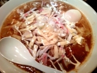 「フジヤマカレーラーメン 850円 温玉150円 ナチュラルチーズ」@三ツ矢堂製麺 高田馬場店の写真