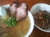 「しおらーめん￥690+大盛り（クーポン）+本日のセット（チャーシ」@めんじゃらけの写真