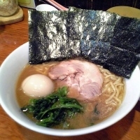 「ふつうのら〜めん（￥600）+Aセット（￥100）」@横浜家系らーめん 龍家の写真