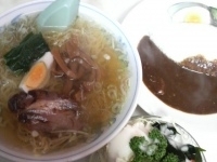 「支那そば半カレーセット￥850」@支那そば屋 インデアンの写真