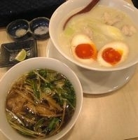 「鶏白湯つけ麺小盛（醤油味）+半熟味付け玉子」@麺や 七彩の写真