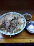 「豚増しラーメン（ニンニクダレ・生卵）」@ラーメン富士丸 板橋南町店の写真
