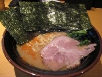 「ラーメン（並、600円）+海苔増し（50円）」@紫蔵の写真