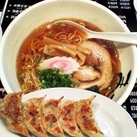 「中華そば（中太麺）650円+リニューアルオープン記念・熱烈餃子（」@麺屋酒房 まこと屋の写真