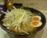 「ねぎ玉ラーメン 850円」@神田ラーメン わいず 神田本店の写真