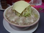 「ラーメン大盛+焼豚+チーズ（ヤサイニンニク）」@らーめん大 蒲田店の写真