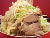 「ラーメン（太麺、ヤサイマシマシニンニク）￥600」@ラーメン 麺徳 東陽町店の写真