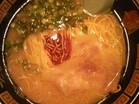 「ラーメン（こい味、こってり、ニンニク1片、秘伝のタレ基本、青ネギ」@一蘭 アトレ上野 山下口店の写真