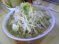 「小ブタ（ヤサイダブル、ニンニク）」@ラーメン二郎 品川店の写真