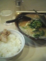 「ノーマル + 小ライス 麺固め」@神田ラーメン わいず 神田本店の写真