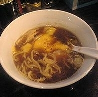 「正油チーズらあめん（中太麺）」@旭川ラーメン こもり 高田馬場店の写真