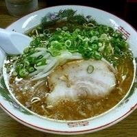 「新博多とんこつラーメン（替玉1回付） 480円」@めんめん・かめぞうの写真