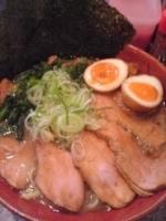 「チャーシューめん（半熟煮玉子）」@熟成鶏醤油らーめん 上弦の月の写真