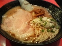 「醤油ラーメン（太麺）」@ラーメン ヨシベー 錦糸町店の写真