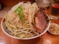 「ラーメン500円 ヤサイ増100円 ニンニク50円」@花可の写真