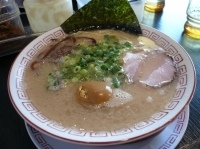 「らーめん（バリカタ）+味玉」@六角堂 八王子店の写真