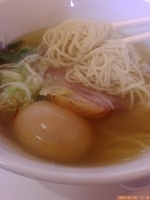 「味玉ラーメン・国産小麦麺（750円）」@麺処 みどりの写真