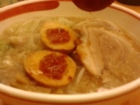 「ワンタン味玉子入りら〜めん800円」@メガら〜めん 谷塚店の写真