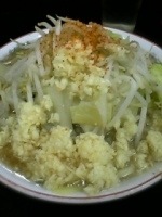 「小ラーメン（￥600）、ヤサイマシマシニンニクマシマシトウガラシ」@ラーメン二郎 鶴見店の写真