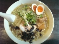 「塩特製ラーメン（平打麺）大盛り」@黒潮屋の写真