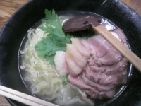 「塩釜チャーシュー入り生粋塩らー麺」@厚木本丸亭の写真