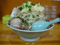 「こく太麺+中盛り+野菜+味玉」@ラーメン工房 幸福亭の写真