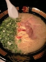 「ラーメン（普通 こってり にんにく無し 秘伝のたれ1 青ネギ 麺」@一蘭 アトレ上野 山下口店の写真