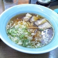 「らーめん（￥500）+おこわ（￥100）」@名代らーめん 航海屋 新宿店の写真