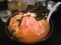 「ラーメン、麺増し、濃いめ、硬め」@横浜家系豚骨醤油極太麺 侍 東松原店の写真