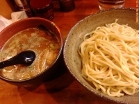 「辛つけ麺 サービス大盛（冷）700円 クーポン割引50円=650」@きんの写真