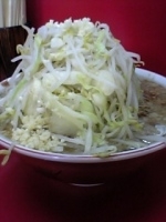 「小ラーメン（￥600）、ヤサイマシマシニンニクマシマシ」@ラーメン二郎 京急川崎店の写真