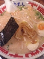 「ラーメン中（味付ねぎ+煮玉子）」@屯ちん 池袋本店の写真