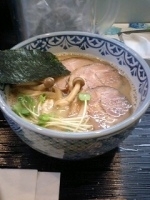 「豚骨魚介のWスープ （日曜日）」@らーめん新源地の写真