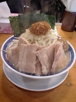 「塩ラーメン+全部のせ（麺硬・アブラ少な目・ニンニク）」@山勝角ふじ 新松戸店の写真