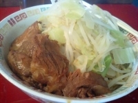 「まぜ麺（ニンニク）+豚（600円+100円）」@らーめん ○武の写真