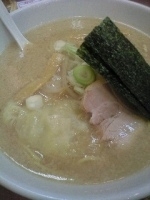 「ハッスルラーメン （こってり、麺硬め、ワンタン）」@ハッスルラーメンホンマ 錦糸町店の写真