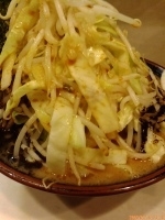 「ラーメン+野菜ダブル（麺気持ちヤワ+アブラ少なめ+マー油）650」@神田ラーメン わいず 神田本店の写真