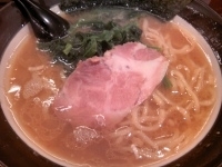 「太麺 650円 油多め」@豚骨醤油らーめん 誠屋 八幡山本店の写真