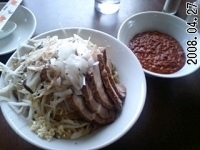 「ぶた入り油そば やさい・アブラ・ヤクミ （650円）+オロチョン」@にかいやの写真