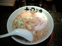 「らーめん+燻製味玉」@えるびす 西口店の写真