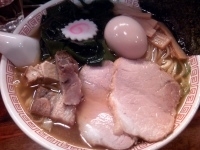 「特製中華そば 900円 中盛（+100グラム） 100円」@中華めん処 道頓堀の写真