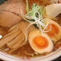 「醤油味玉らーめん」@らーめん登楽 ふみやの写真