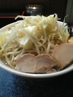 「ラーメン大盛（￥650）+野菜多め、にんにく」@どっと屋の写真