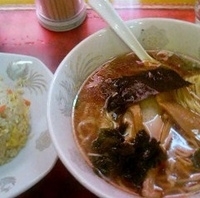 「醤油ラーメン 300円+半チャーハン 150円」@らーめん ほん田の写真