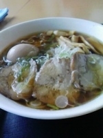 「醤油ラーメン450円+ラージャン100円」@青海食堂の写真