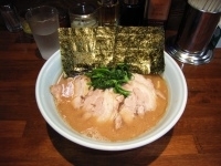 「チャーシューラーメン 中盛り 味玉」@家系ラーメン 桂家の写真