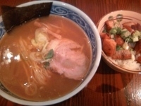 「らーめん+にく飯」@せたが屋 品川店の写真